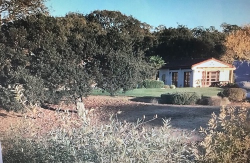 Paso Robles Cottage | Darling Cottage on the edge of a private lake ~ only 5 minutes from town