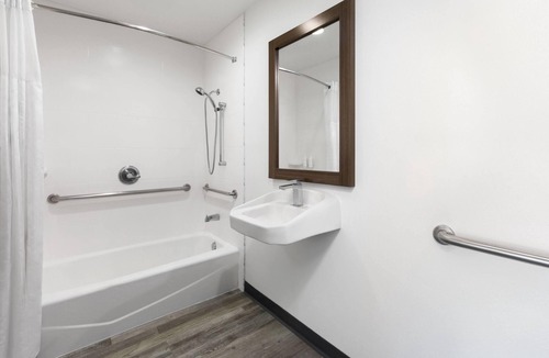 Arroyo Grande Hotel | Days Inn by Wyndham Arroyo Grande/Pismo Beach