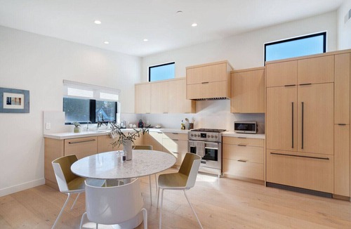 The Willows Apartment | Dazzling Modern Home Close to Downtown Palo Alto & Stanford