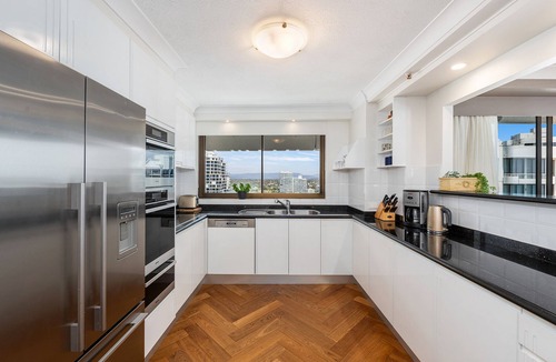 Main Beach Apartment | De Ville Apartments