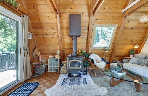 Arnold House | Decks, Grills + Fire Pit: Camp Connell Hideaway!