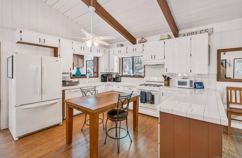 Julian House | Deer Bungalow 1/2 house rental with spa. House not shared. Pets Okay! NEW
