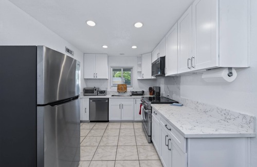 Raisin House | Del Mar pool home
