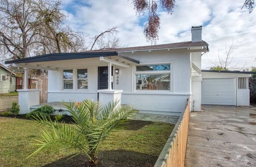 Tower District House | Del Mar Studio · Charming Studio I 600Mbps Walk to Tower District