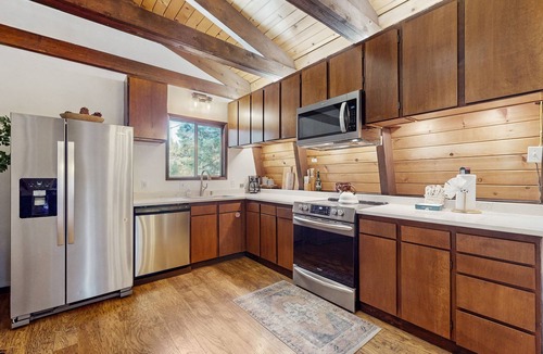 Bijou Park House | Delightful South Lake Tahoe Cabin w/BBQ, Decks, Fireplace - Minutes to Beach/Ski