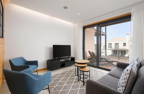 Vale do Lobo Apartment | Deluxe apartment in Vale do Lobo with hot tub