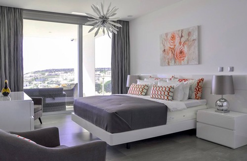 Porto de Mos Villa | Deluxe Contemporary 4 Bedroom Villa w/beautiful ocean views, heated pool, Wifi
