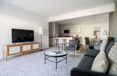 Sharon Heights Apartment | Deluxe Menlo Park 2BR w/Gym, Pool & W/D, nr VC firms, by Blueground