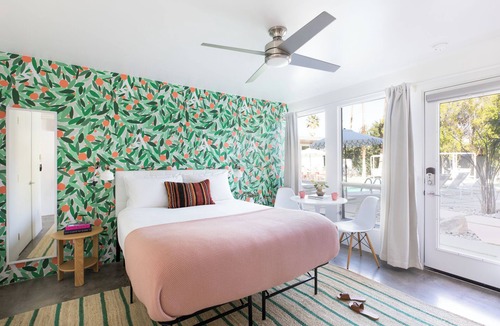 Tahquitz River Estates Hotel | Deluxe Queen Studio, Boutique Stay + Pool | Wesley