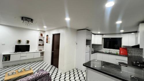 Nasinu House | Demberly's Hideaway