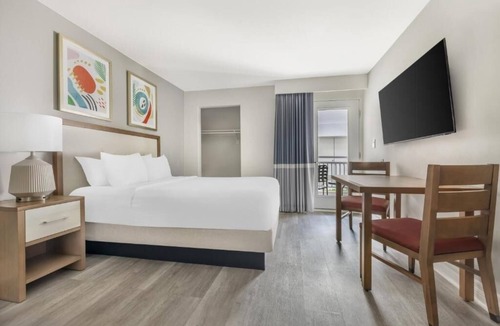 Canyon Corridor Hotel | Desert Escape Villa w/Pools, Spa, Waterslides & Palm Springs Adventure