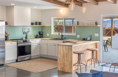 Joshua Tree House | Desert Hearts Ranch - BBQ, Quiet and Dark Skies in Joshua Tree!