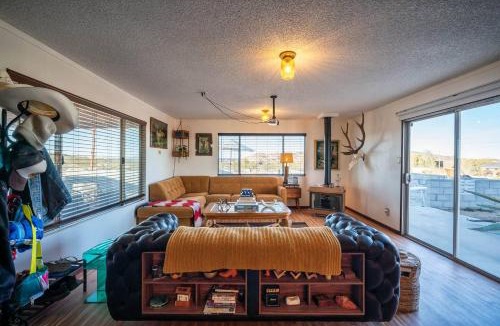 Landers House | Desert Ranch w Hot Tub, Cowboy Pool Saloon