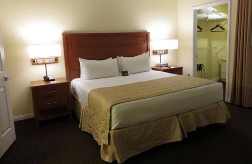 Las Vegas Resort | Desert Retreat 1 bedroom · Relaxing Retreat in Las Vegas.One Bedroom Suite
