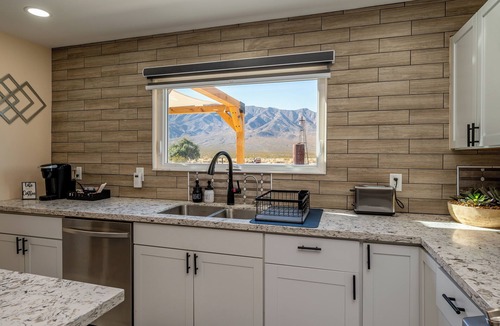 Park Village House | Desert Retreat-Charming 2-bedroom house with a View