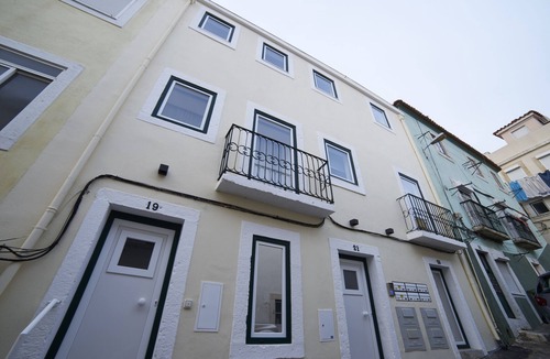 Pena Apartment | Design apartment with A/C, wifi, small outside patio and 500m from city cente