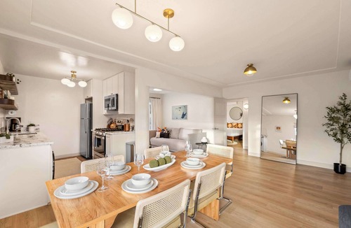 Kensington House | Designer Oasis with Hot Tub, Firepit, BBQ, Sleeps 6