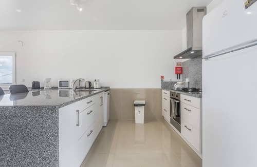 Lourinha Apartment | Diamond Room with Shared Pool, Terrace and Wi-Fi
