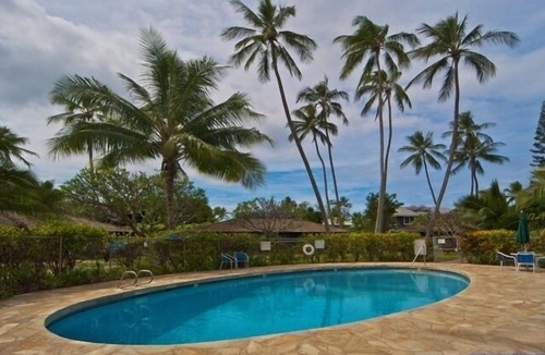 Waialua House | Directly Beachfront | Country Cottage