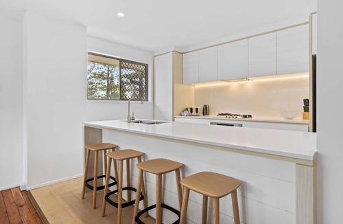 Broadbeach House | Discover the perfect retreat for families and pets alike in the heart of Broadbeach.