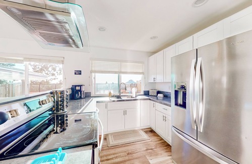 Del Cerro House | Dog-Friendly Home: Saltwater Pool, Fire Pit, Games