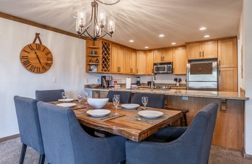 Mammoth Lakes Condo | Dog-friendly, Mountain Condo! Resort amenities! Wood burning stove