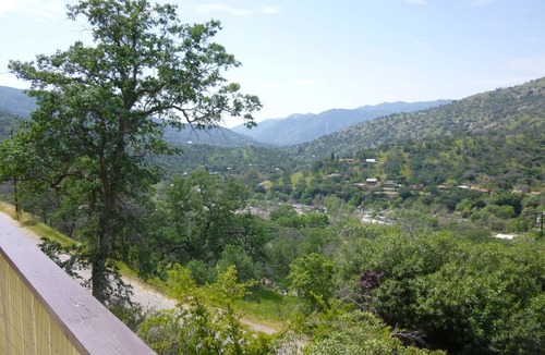 Three Rivers Apartment | DOG FRIENDLY STUDIO APARTMENT WITH GREAT VIEWS - 2 MILES TO PARK.