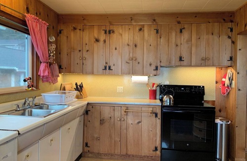 Arch Cape Cabin | Dot's Beachfront Bungalow Off-Grid Haven