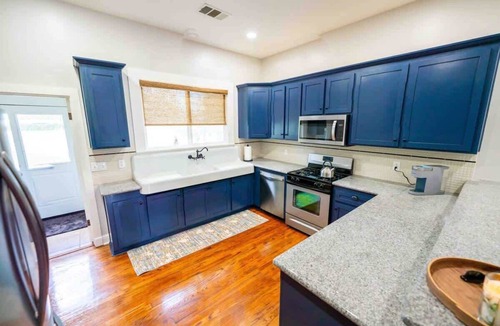 Riviera - Westchester House | Downtown Bakersfield Home w/Yard & Smart-TVs