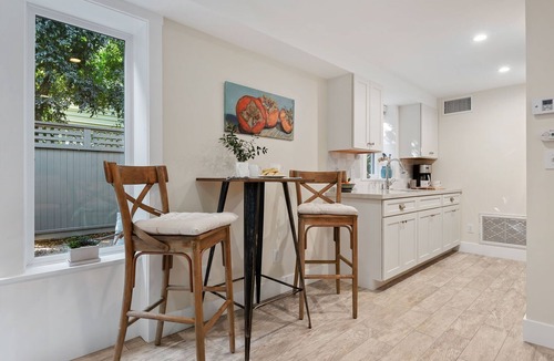 Santa Barbara Apartment | Downtown Escape