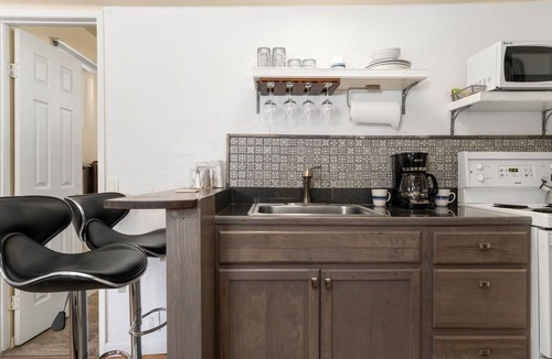 Northeast Reno Apartment | Downtown Gem In Reno with garage and backyard