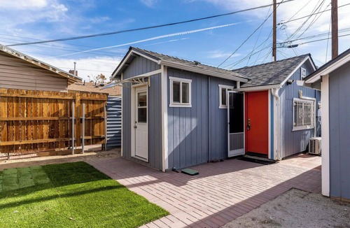 Northeast Reno Apartment | Downtown Gem In Reno with garage and backyard