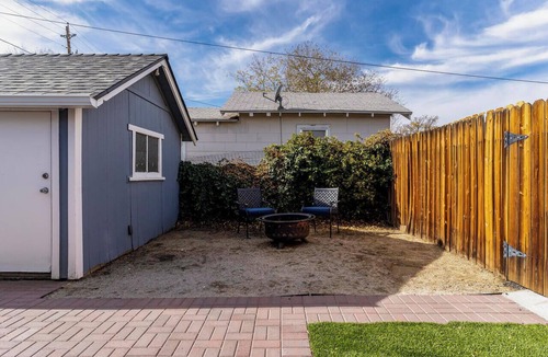 Northeast Reno Apartment | Downtown Gem In Reno with garage and backyard