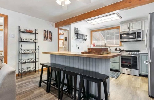 West Village Cabin | Downtown Kinglet Cabin