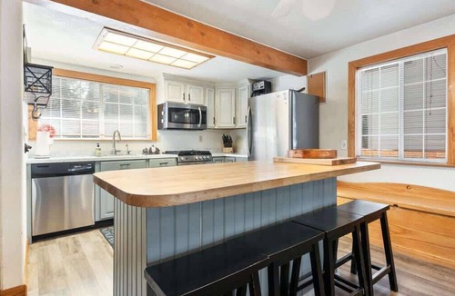 West Village Cabin | Downtown Kinglet Cabin