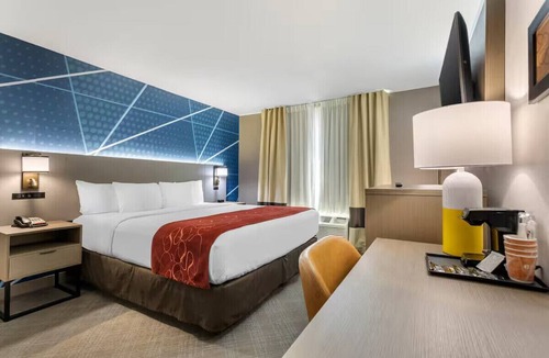 Downtown Sacramento Hotel | Downtown Sacramento King Suite w/Breakfast & Pool
