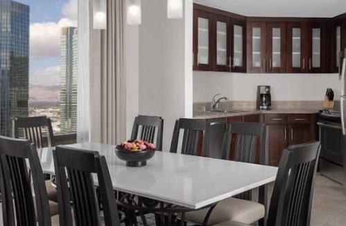 Las Vegas Hotel | Dream Las Vegas Retreat Steps from the Strip!