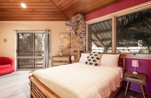 Upper Coomera House | DreamWorld Mountain View Farm Stay Family Retreat