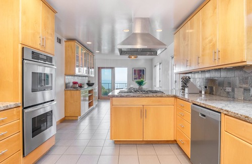 Central Malibu Villa | Dume Point by AvantStay | Tennis + Pool in Malibu