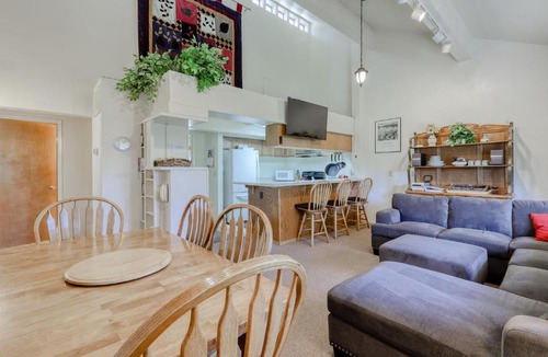Lakeshore Apartment | Eagle's Landing Condo 68