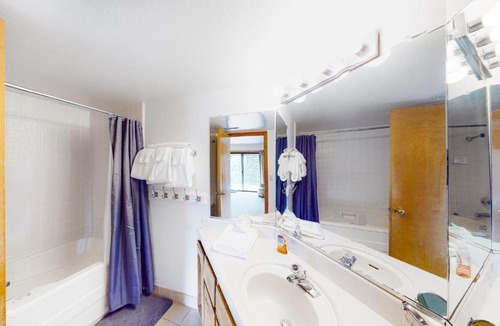 Lakeshore Apartment | Eagle's Landing Condo 78