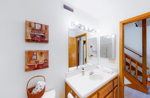 Lakeshore Apartment | Eagle's Landing Condo 78