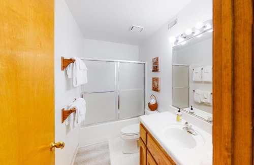Lakeshore Apartment | Eagle's Landing Condo 78