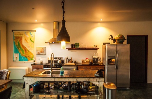 Lone Pine House | East Wind — With sweeping views of Mount Whitney and the Eastern Sierra.
