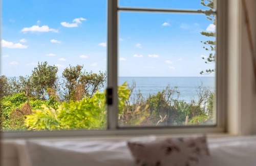 North Creek House | Easy Style Holiday Accommodation Across the Road from the Beach