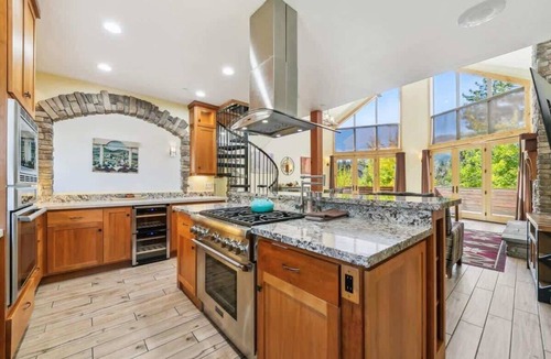 Mountain View Estates Cabin | EchoView Lodge: Hot Tub, Pet Friendly, Game Room