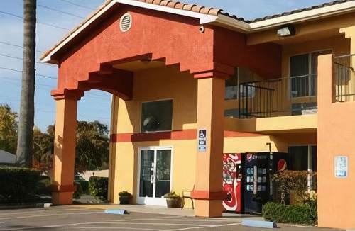 Lodi Hotel | Econo Lodge Inn & Suites Lodi - Wine Country Area