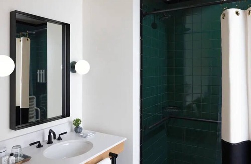 Merced Hotel | El Capitan Hotel, Cozy Comfort Main Street Double Queen | 2 Units