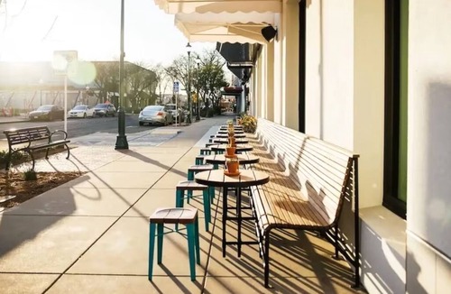 Merced Hotel | El Capitan Hotel Main Street King with Unique Dining Experiences