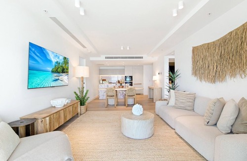Surfers Paradise Apartment | Elegance Oceanview 2BR Suite -The Langham +Parking